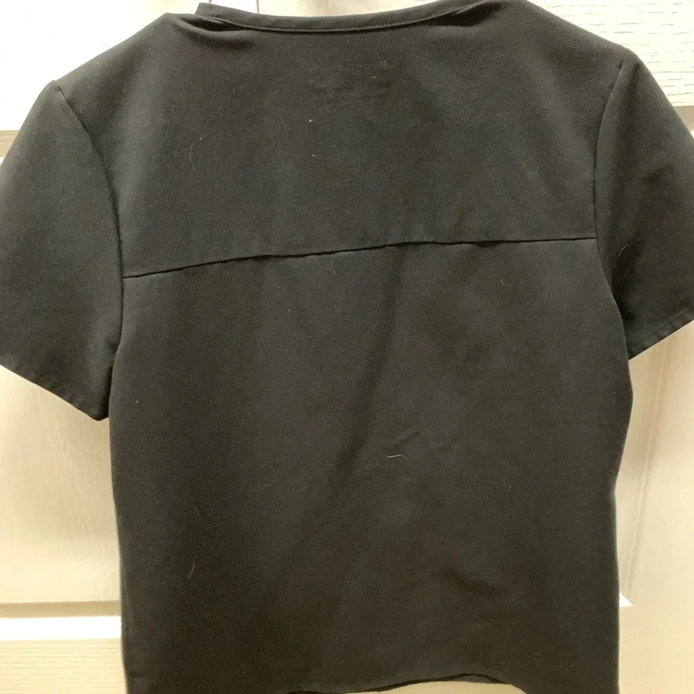 Limited edition black FIGS scrub top size small - Picture 2 of 2